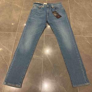 Helt nya Levi's 512 jeans med alla original taggar 700 kr