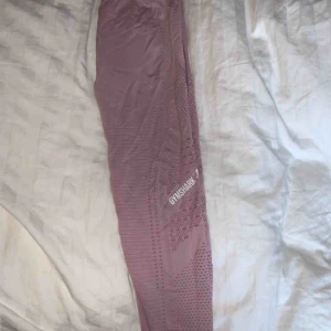  - Gymshark storlek S , passar storlek M också 