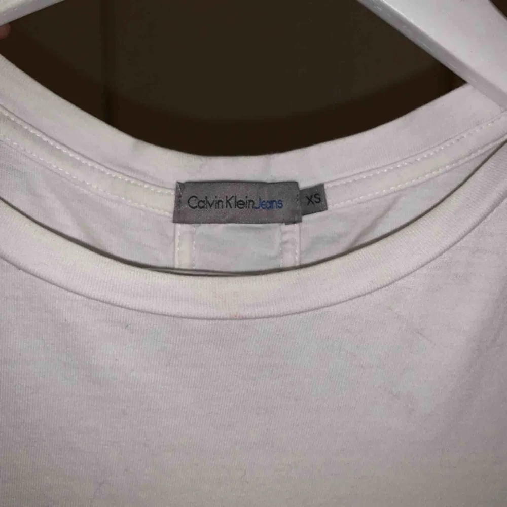 Ck tröja köpt på zalando för 499kr. Använd 1 gång. Kan diskutera pris & kan även frakta :) . T-shirts.