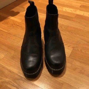  - Dr Martens Rometty boots. Köpta i höstas och använda fåtal gånger. Nypris 1900kr. Möts i Stockholm eller skickar mot frakt!
