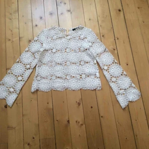  - Fin spetsblus från bikbok, lite använd.