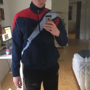  -  Reebok traksuitjacka inköpt på Shelta i Gbg i somras. 