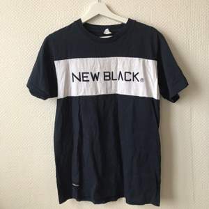 New black T-shirt från Hollywood. Nypris 379 kr och i fint skick 
