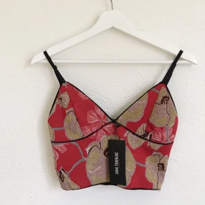  - Aldrig använd topp från Zara.  Strl M (ganska liten i storleken, jag är vanligtvis S)  Köparen står för frakt!  