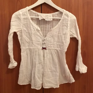  - Säljer en fin blus från Odd Molly i storlek XS. Inte använt särskilt ofta så den är i fint skick.
