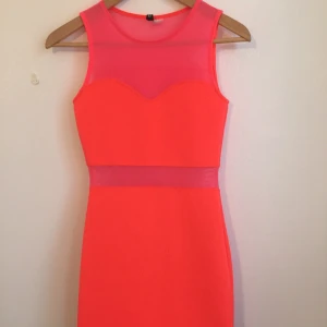  - Rosa ärmlös klänning från HM Storlek S Använda några timmar, som ny