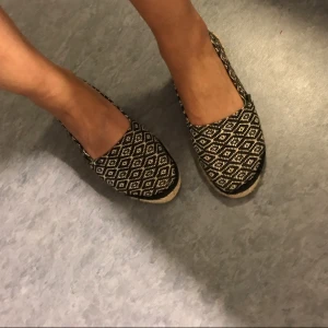  - Espadrillos, använda några gånger bara! Supersköna! 