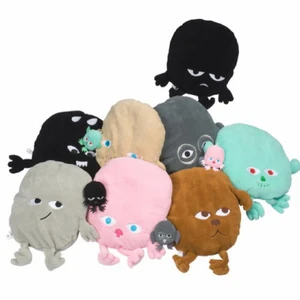  - Letar efter monki gosedjur, aka Monkis. Söker den orangea, eventuellt den röda och den fluffiga röda som är ganska ny. Och skulle bli så glad om den ljusrosa (den är från waaay back i tiden) hamnade i mina ägor 💕