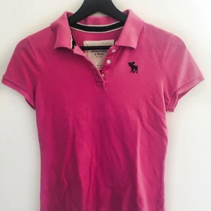  - Rosa piké tröja från Abercrombie and fitch, använd 1 gång