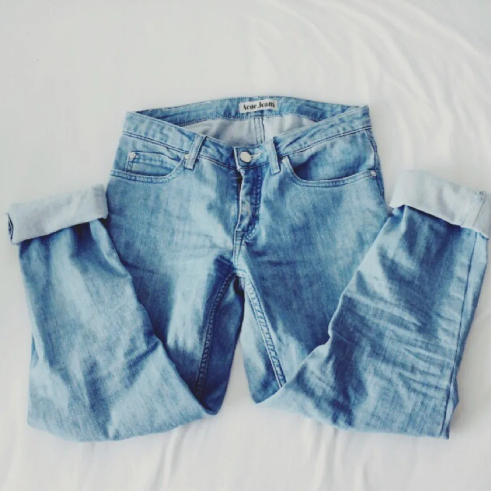 Jätte fina Acne jeans, kommer tyvärr aldrig till användning så säljer dom istället💕💕 Köpare står för frakt✨. Jeans & Byxor.