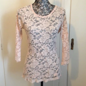  - Ursnygg topp! Prislapp kvar, inte ens provad.