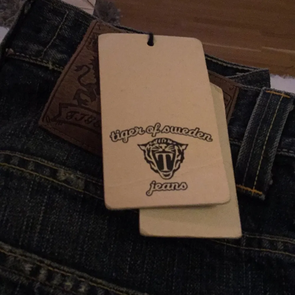 2 stycken par boyfriend jeans från tiger of sweden 
Aldrig använda prislappar kvar
Köpta för 5000, pris kan diskuteras vid snabb affär . Jeans & Byxor.