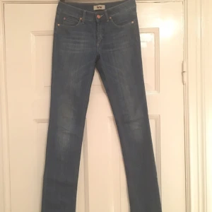  - Acne Hex jeans i nyskick. Knappt använda.