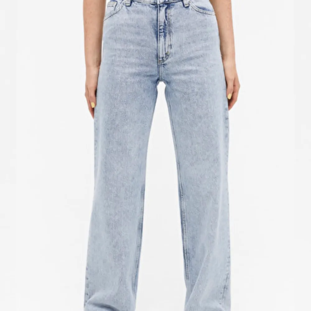 Säljer mina jätte fina Yoko jeans från monki, sparsamt anvönda och i bra skick. Men kommer tyvärr inte till användning. Jeans & Byxor.