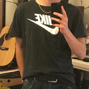 Nike t shirt - Klassisk svart Nike t shirt i storlek XL 