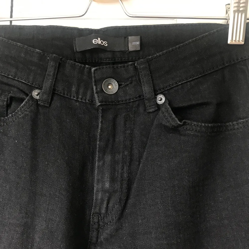 Flare jeans från ellos låg midja. Strl 37/30 aldrig använda . Jeans & Byxor.