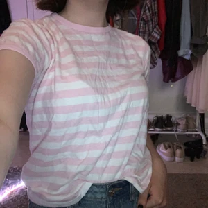 rosa randig topp - Ärvd av min morsa. Köparen står för frakten och samfraktar mer än gärna :)