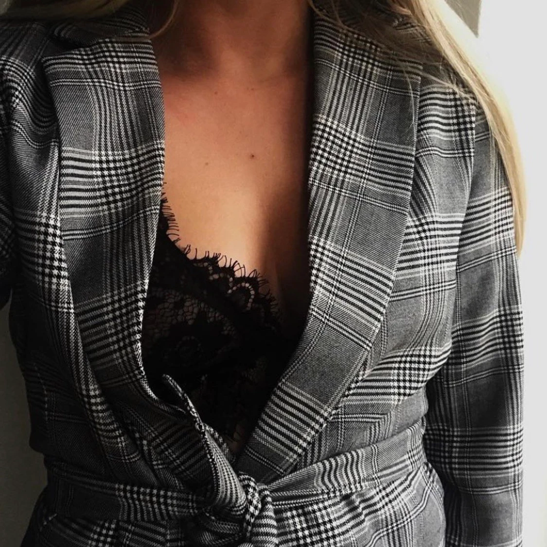 Rutig blazer med knyte