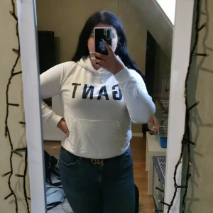 Gant hoodie  - Aldrig använd är som ny stl 170 asså M/S