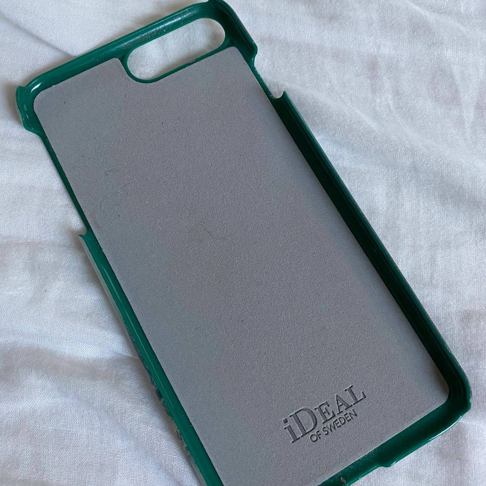 Säljer detta super snygga skal från ideal of sweden som är till en iPhone 8/7/6/6s plus då den inte passar min telefon jag har nu. Väldigt bra skick då jag inte använt det mycket. Nypris: 299kr, säljer för 120kr. Går bra att buda 💕💖. Accessoarer.
