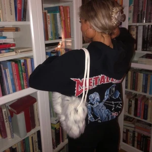 Metallica hoodie - Säljer denna hoodie, köpt av en second hand sida på instagram men kommer inte till användning! Storlek S men passar fler⭐️