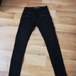 Byxor - Jag använt den några gånger. Jag cill sälja den eftersom det passar inte längre mig. Der är små. 