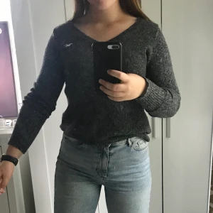 Stickad tröja Hollister storlek S  - Stickad tröja från Hollister i storlek S 🌼