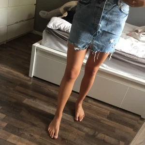 Kjol från gina - Jeanskjol från Gina Tricot, knappt använd, frakt tillkommer