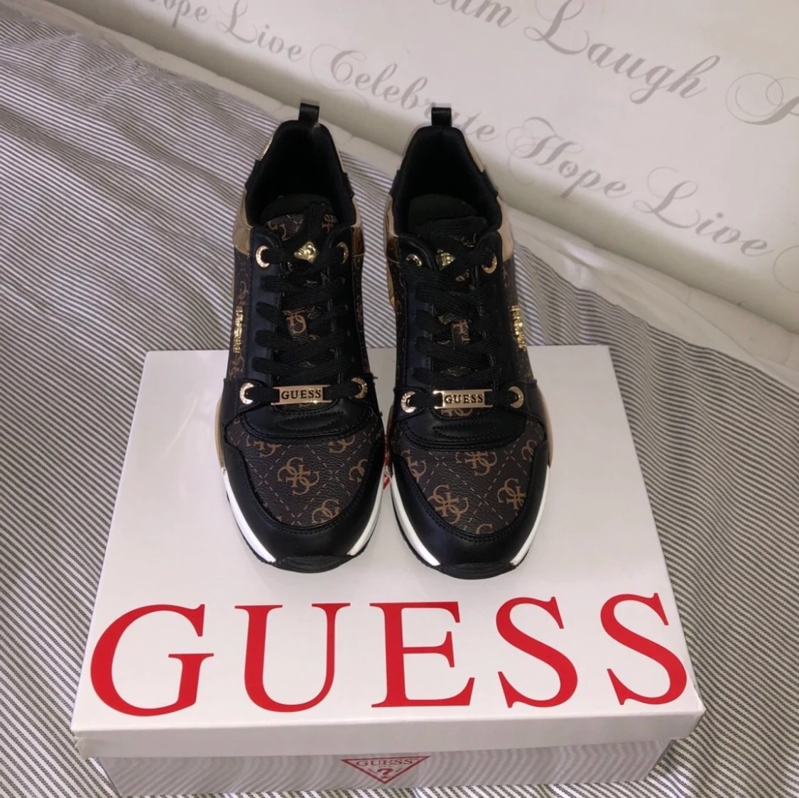 Guess skor - 91