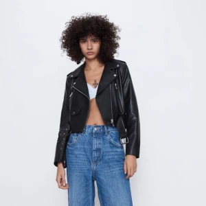 Zara - Säljer denna jätte fina jacka från zara för 350kr