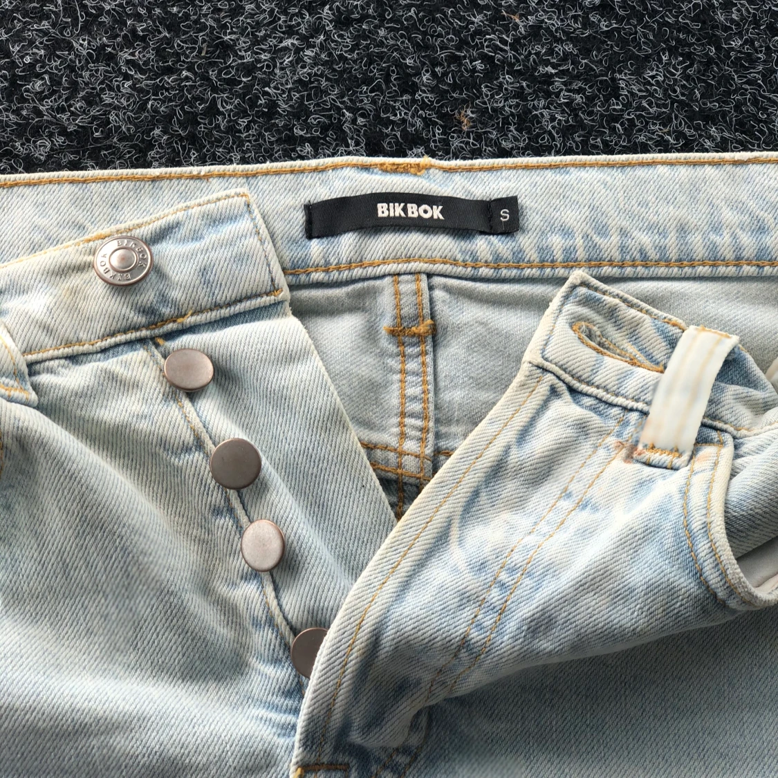 Kjol från bikbok  - 90