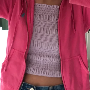 Sjukt snygg huvtröja från Ralp Lauren - Säljer denna sjukt snygga tröja från Ralp Lauren. En personlig favorit då färgen är sjukt fin!! Väldigt bra skick men säljs då jag knappt använder den längre. Frakt tillkommer📦