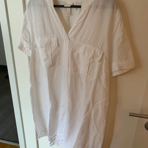 H&M klänning/tunika  - H&M klänning/tunika i storlek 38 