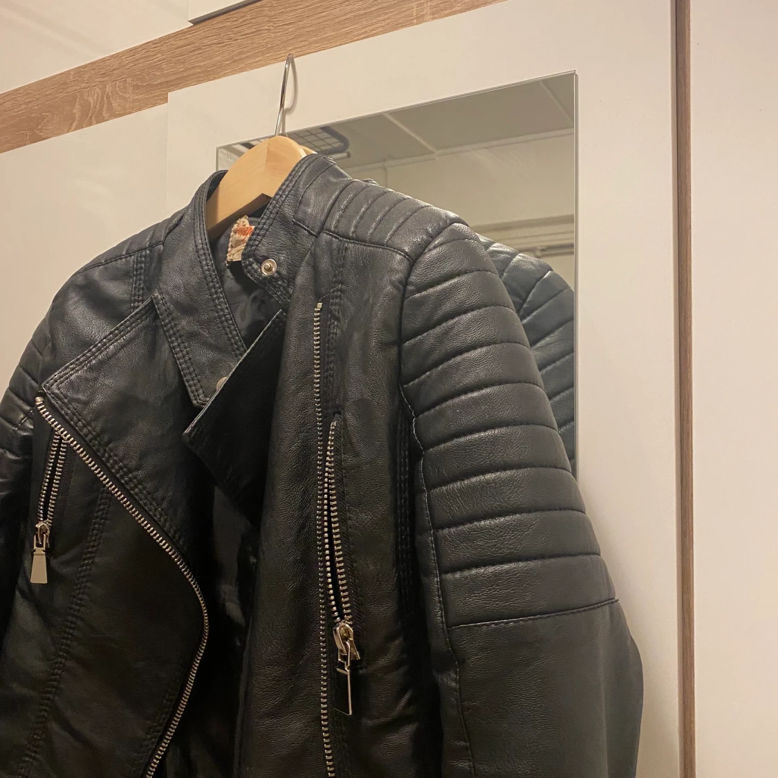 Chiquelle skinnjacka storlek 36