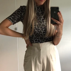 Leopard tröja - Fint skick, 100kr inklusive frakt