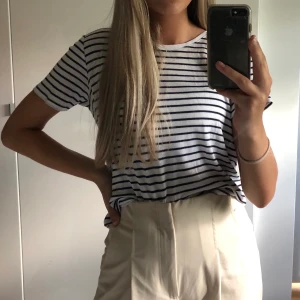 Randig t-shirt - Fint skick, 70kr inklusive frakt