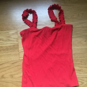 linne - aldrig använt. den passar både xs och s