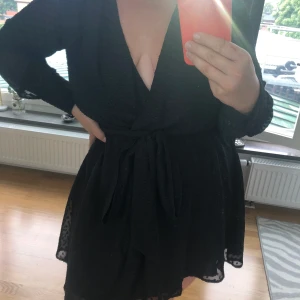 Jättefin klänning från bikbok 💕 - Klänning från bikbok, perfekt till alla tillfällen. Fint skick och hel, 