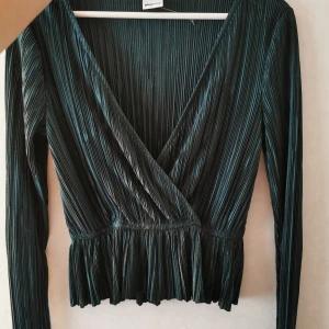 Topp - Fin topp från GinaTricot 💖 storlek 36. Säljer för 200. Frakt ingår i priset 💕