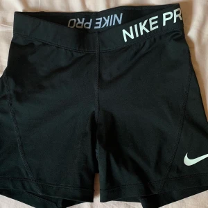 Nike Pro träningsshorts  - Träningsshorts från Nike PRO storlek S i fint skick. 22kr för frakt. 