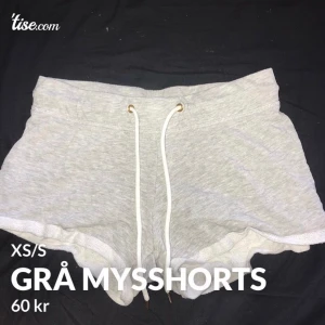 Grå mysshorts - Snygga och mysiga shorts från Ginatricot! Perfekt till sommaren💗