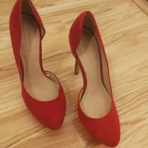  - Aldrig använt! Bekväma skor. Köpt på Zara för 399kr  