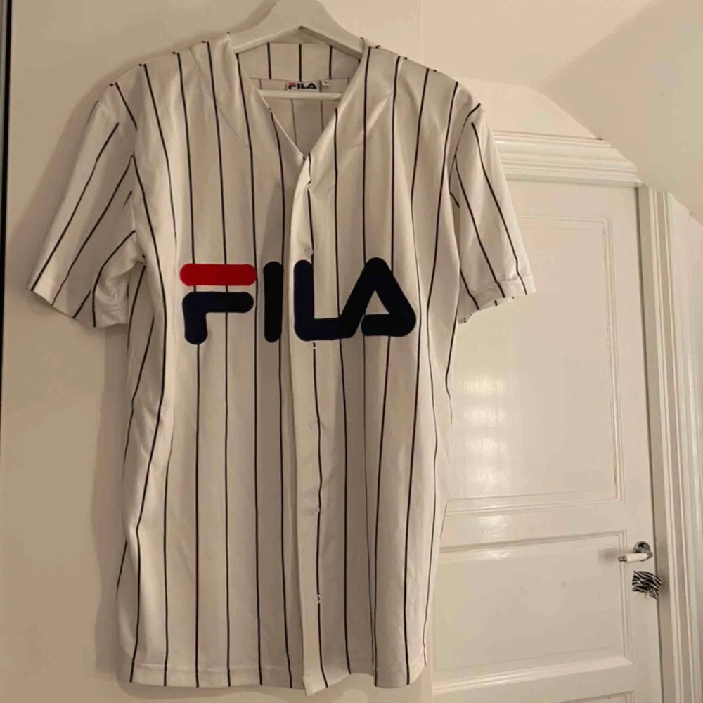 Fila ”skjorta” 🖤💙🤍❤️. T-shirts.