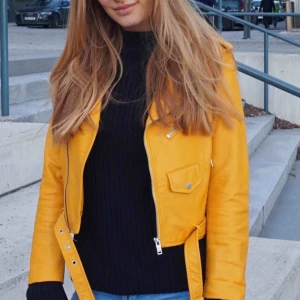  - Skitsnygg skinnjacka från ZARA i storlek XS/34. Används för sällan så den är i nyskick. Inköpspris 499. 