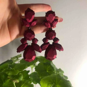  - Vinröda örhängen 