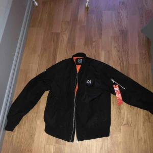  - Säljer min Marcus och Martinus jacka, köpte den år 2017 tror jag. Använd på 2 konserter men inget mer. Super fint skick! 