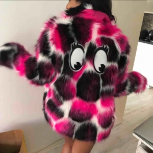  - En skit ball jacka!! Köptes i Usa för 1000kr Fick den i present då den inte är min stil😊 Aldrig använd! Prefekt till vintern! Fake päls