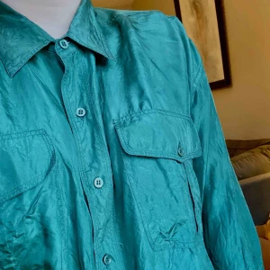  - Silkesskjorta, ett litet hål se sista bilden +frakt