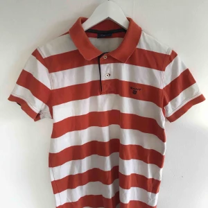  - Gant piké i använt skick.