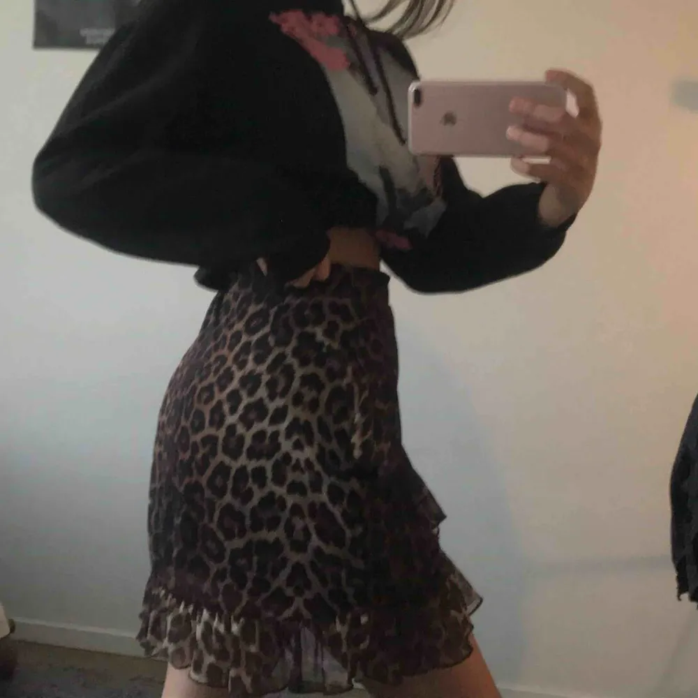leopardmönstrad kjol från NLY . Kjolar.